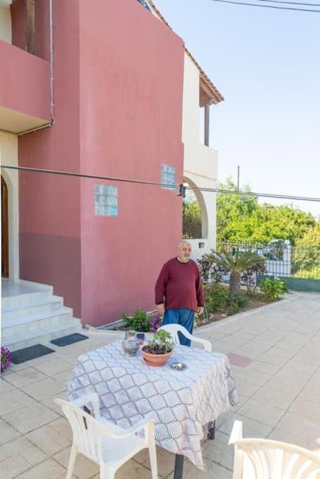 Olive Apartment Near The Beach Gazi Exterior photo